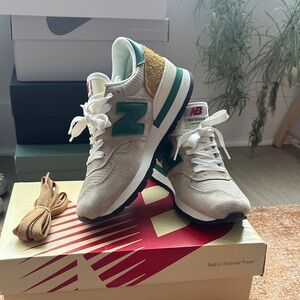 New Balance Red and Cream Box